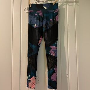 Vs. pink bonded tropical leggings with phone pocket-small EUC